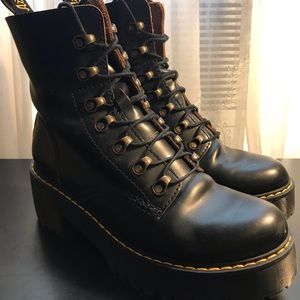 DR.MARTENS LEONA VINTAGE SMOOTH SZ. 8